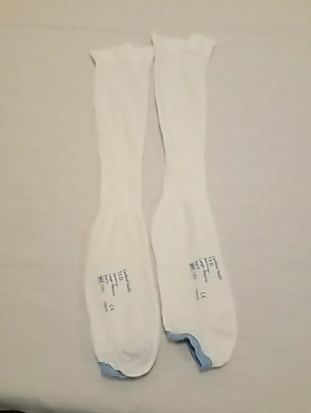 Men's White Knee-High Athletic Socks — Cushioned Support